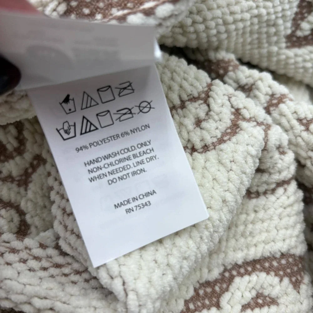 Cupcakes and Cashmere Throw Blanket Decorative Christmas Holiday‎ Gingerbread